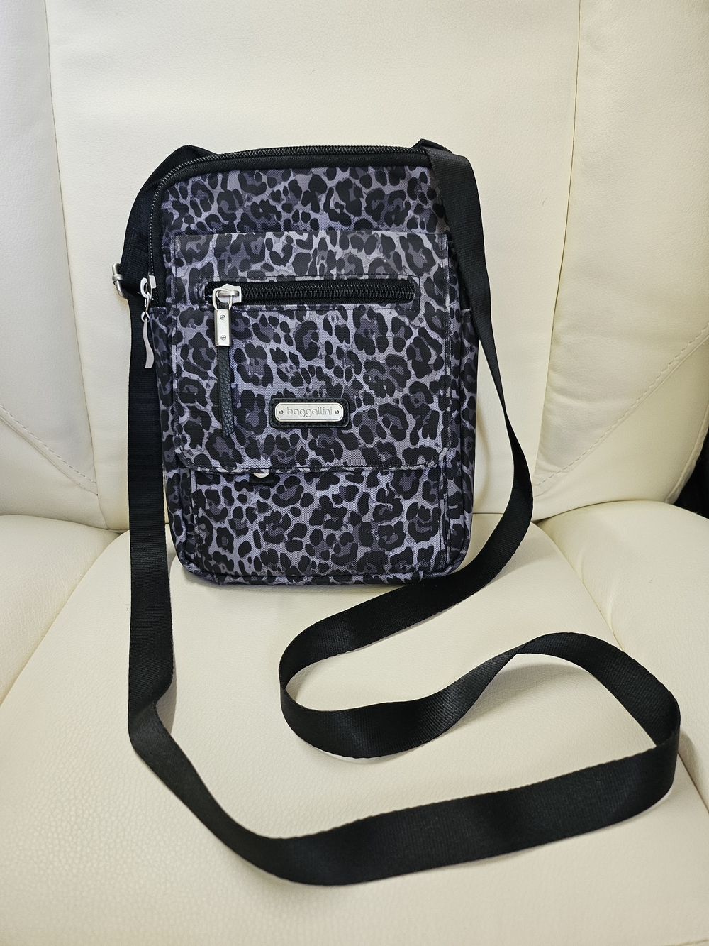 Baggallini Gray Leopard Crossbody Bag
